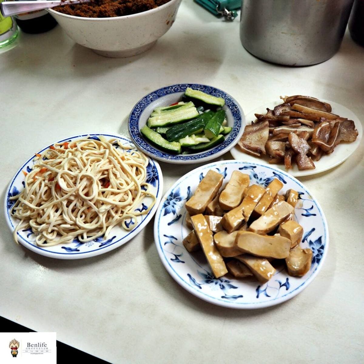 從早餐吃到宵夜!台北6家「24小時不打烊」美食:銷魂半熟滷肉飯、厚切牛雜麵 從早餐吃到宵夜!台北6家「24小時不打烊」美食:銷魂半熟滷肉飯、厚切牛雜麵