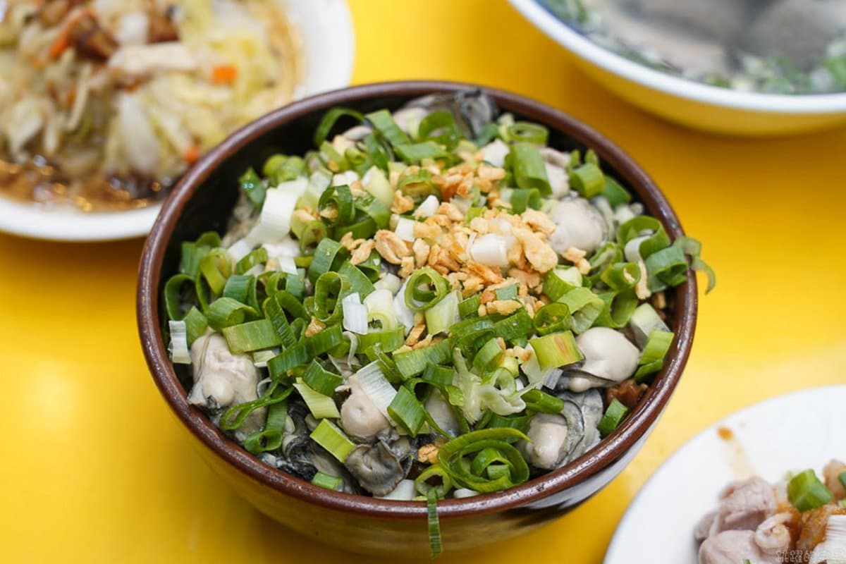 波霸雙蛋、三杯雞佛、滿料鮮蚵+大腸!全台5間浮誇系滷肉飯,光看就餓了 波霸雙蛋、三杯雞佛、滿料鮮蚵+大腸!全台5間浮誇系滷肉飯,光看就餓了