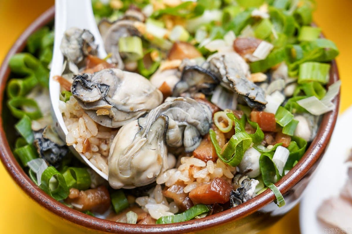 波霸雙蛋、三杯雞佛、滿料鮮蚵+大腸!全台5間浮誇系滷肉飯,光看就餓了 波霸雙蛋、三杯雞佛、滿料鮮蚵+大腸!全台5間浮誇系滷肉飯,光看就餓了
