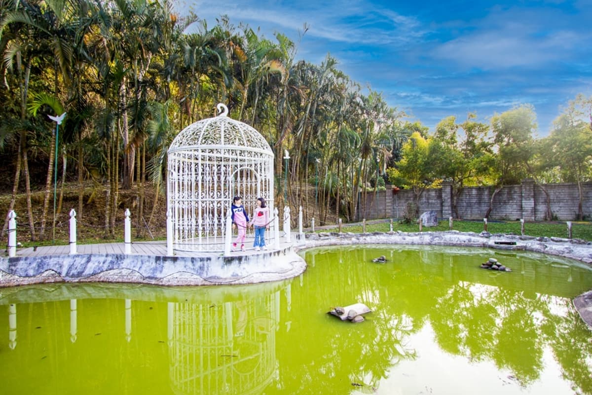 走進西瓜巨人國!全台唯一「水果樂園」爽玩滑草坡、小火車,繽紛造景超好拍 走進西瓜巨人國!全台唯一「水果樂園」爽玩滑草坡、小火車,繽紛造景超好拍