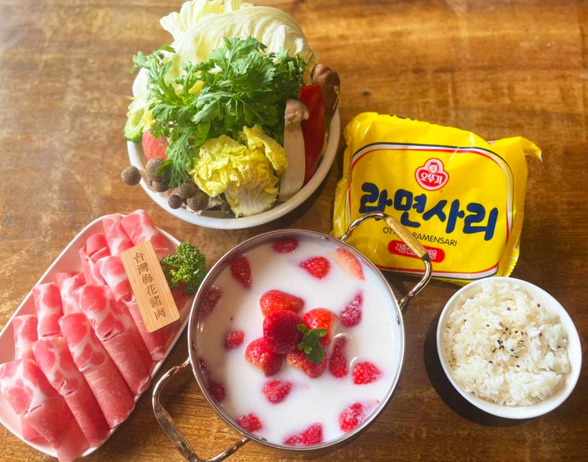 香菜輸了!陽光皇后超狂「草莓牛奶鍋」限量開賣,壽星加碼免費吃雞翅山 香菜輸了!陽光皇后超狂「草莓牛奶鍋」限量開賣,壽星加碼免費吃雞翅山