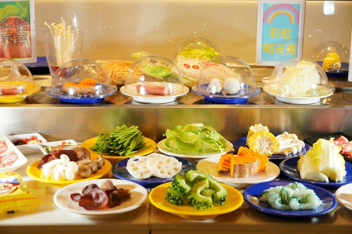 老闆有賺嗎?台中「迴轉火鍋」吃到飽只要199元,加100元再享雞、豬、牛放題 老闆有賺嗎?台中「迴轉火鍋」吃到飽只要199元,加100元再享雞、豬、牛放題