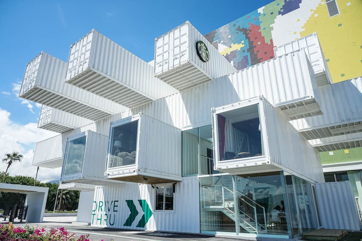 連假衝打卡!全台10大美拍星巴克門市:首座歐式鐘樓、純白貨櫃屋、輪船造型 連假衝打卡!全台10大美拍星巴克門市:首座歐式鐘樓、純白貨櫃屋、輪船造型