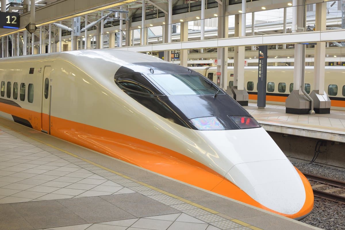 免費入住「五星級飯店」!搭高鐵送住宿,加碼再贈計程車乘車金 口罩、飲食措施「微解封」!3月起運動、拍照可脫口罩,雙鐵也開放飲食