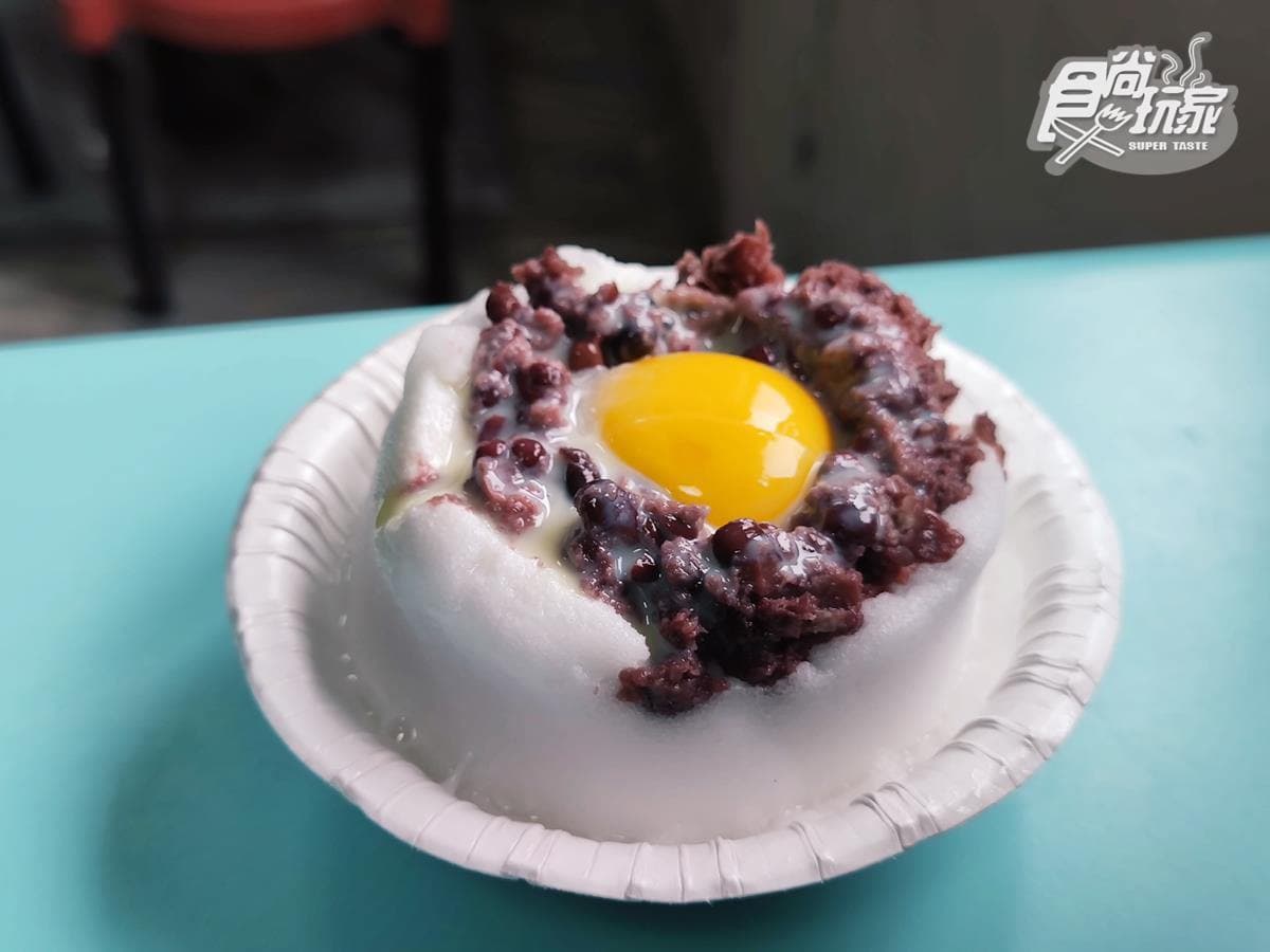 美食界的月老!台南古早味冰果室「姻緣冰」超夯,再喝隱藏版西瓜檸檬汁 2022台南鹽水全新攻略!9必拍景點+美食:炭烤雞蛋糕、發財麻將廟、姻緣冰