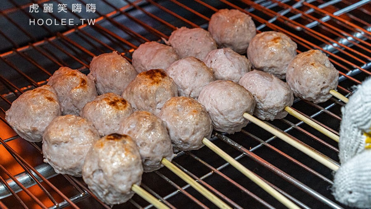 老闆親赴泰國學習!每日限量「泰式烤丸子」現烤超多汁,沾滿特調辣醬會上癮 老闆親赴泰國學習!每日限量「泰式烤丸子」現烤超多汁,沾滿特調辣醬會上癮