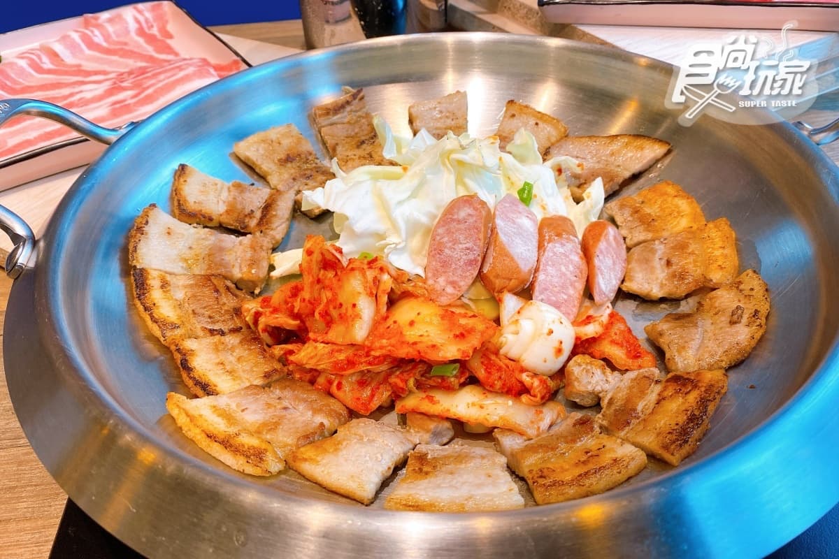 名字有「ㄓㄨ或ㄒㄩㄥˊ」1元爽吃梅花豬!肉控必點爆量豬五花鍋、豬肉湯飯 名字有「ㄓㄨ或ㄒㄩㄥˊ」1元爽吃梅花豬!肉控必點爆量豬五花鍋、豬肉湯飯