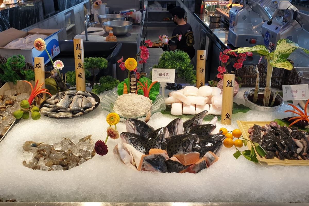 不甩停賣風波!4大火鍋、燒肉「鮭魚吃到飽」,鮭魚菲力、鮭魚頭都有 不甩停賣風波!4大火鍋、燒肉「鮭魚吃到飽」,鮭魚菲力、鮭魚頭都有