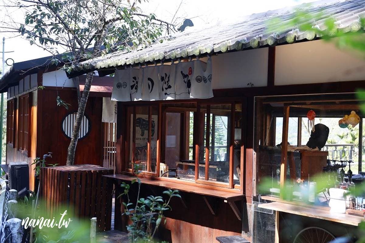 【新開店】全台唯一「湖怪紅龜粿」!秒殺甜點預約才吃得到,美拍日月潭咖啡屋 【新開店】全台唯一「湖怪紅龜粿」!秒殺甜點預約才吃得到,美拍日月潭咖啡屋