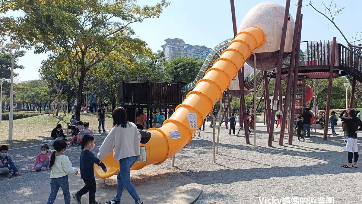 玩膩一般公園?搭捷運玩高雄4座「主題遊戲場」,蛋型滑梯、彩色山丘超有哏 玩膩一般公園?搭捷運玩高雄4座「主題遊戲場」,蛋型滑梯、彩色山丘超有哏