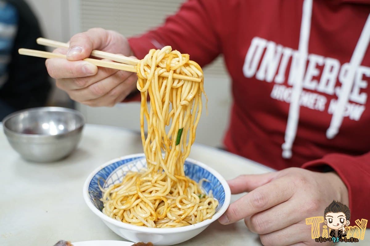 新竹80年小吃!老饕最愛雙重口感「米粉麵」,小菜必試客家「豬肉果凍」 新竹80年小吃!老饕最愛雙重口感「米粉麵」,小菜必試客家「豬肉果凍」