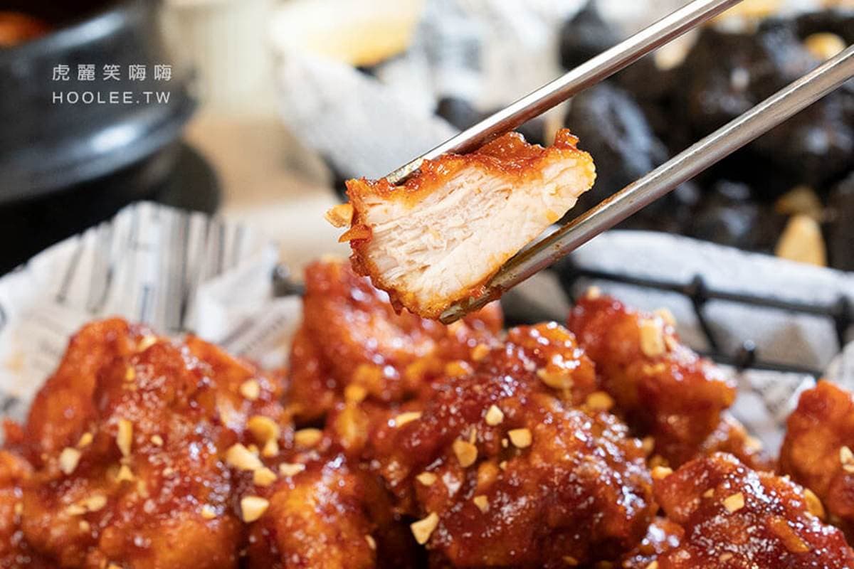 韓國人最愛「黑色炸雞」台灣吃得到!祕製墨魚醬一咬噴汁,打卡還能免費吃 韓國人最愛「黑色炸雞」台灣吃得到!祕製墨魚醬一咬噴汁,打卡還能免費吃