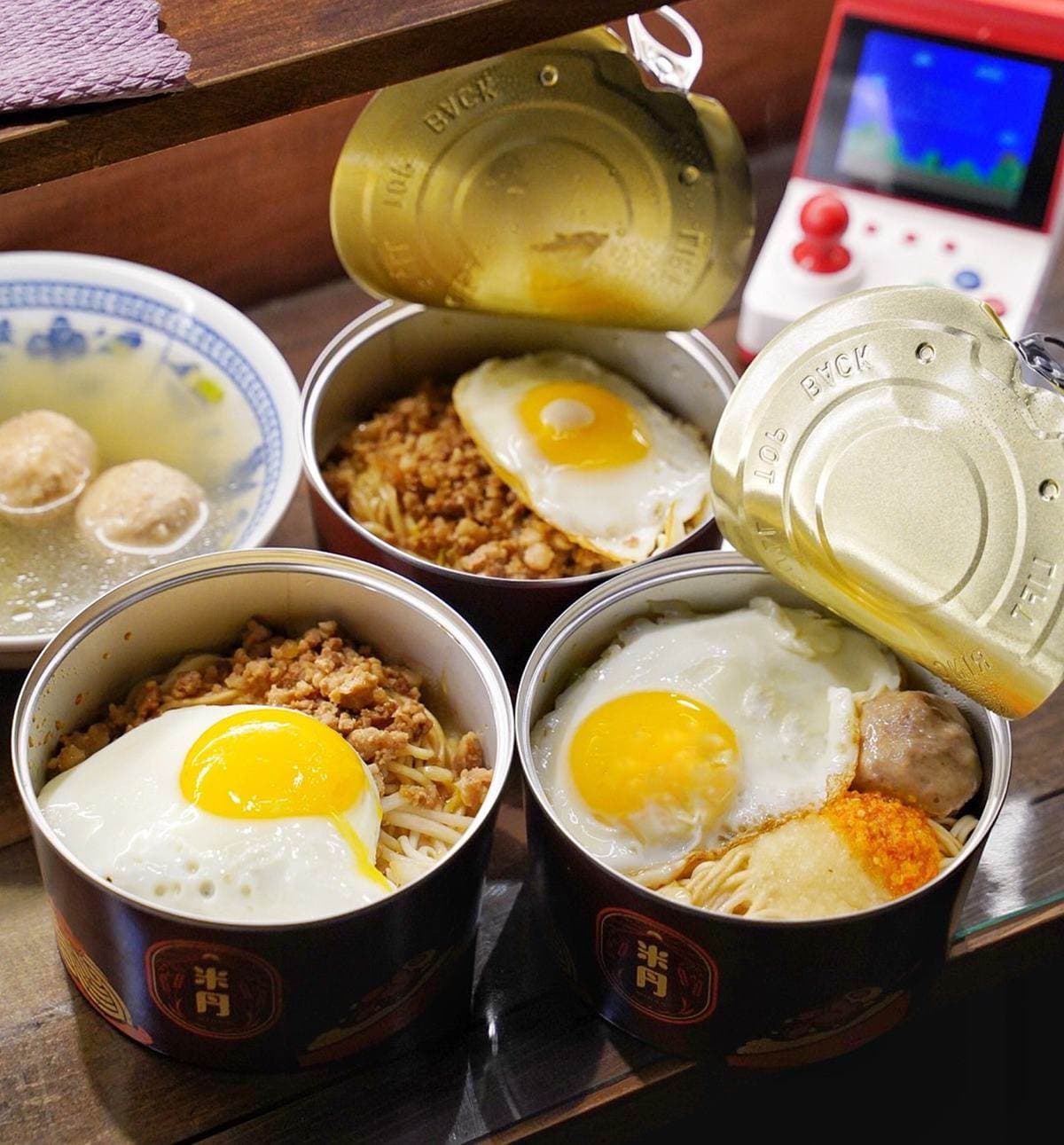 這是人類版罐罐?超有哏「易開罐美食」竟裝入銷魂拌麵,配1顆半熟蛋更唰嘴 這是人類版罐罐?超有哏「易開罐美食」竟裝入銷魂拌麵,配1顆半熟蛋更唰嘴