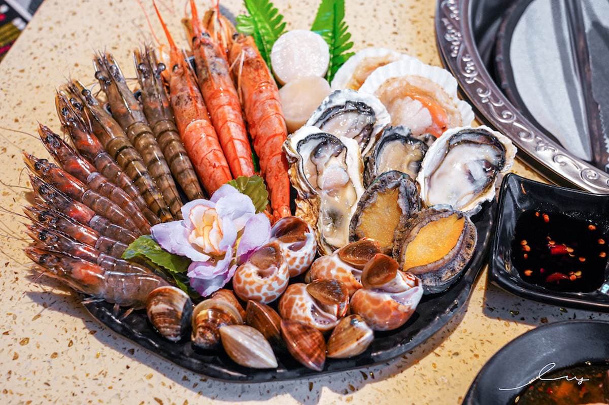 不只壽司可迴轉!北中南5家超夯「迴轉美食」:輸送帶燒肉、199元火鍋放題 不只壽司可迴轉!北中南5家超夯「迴轉美食」:輸送帶燒肉、199元火鍋放題