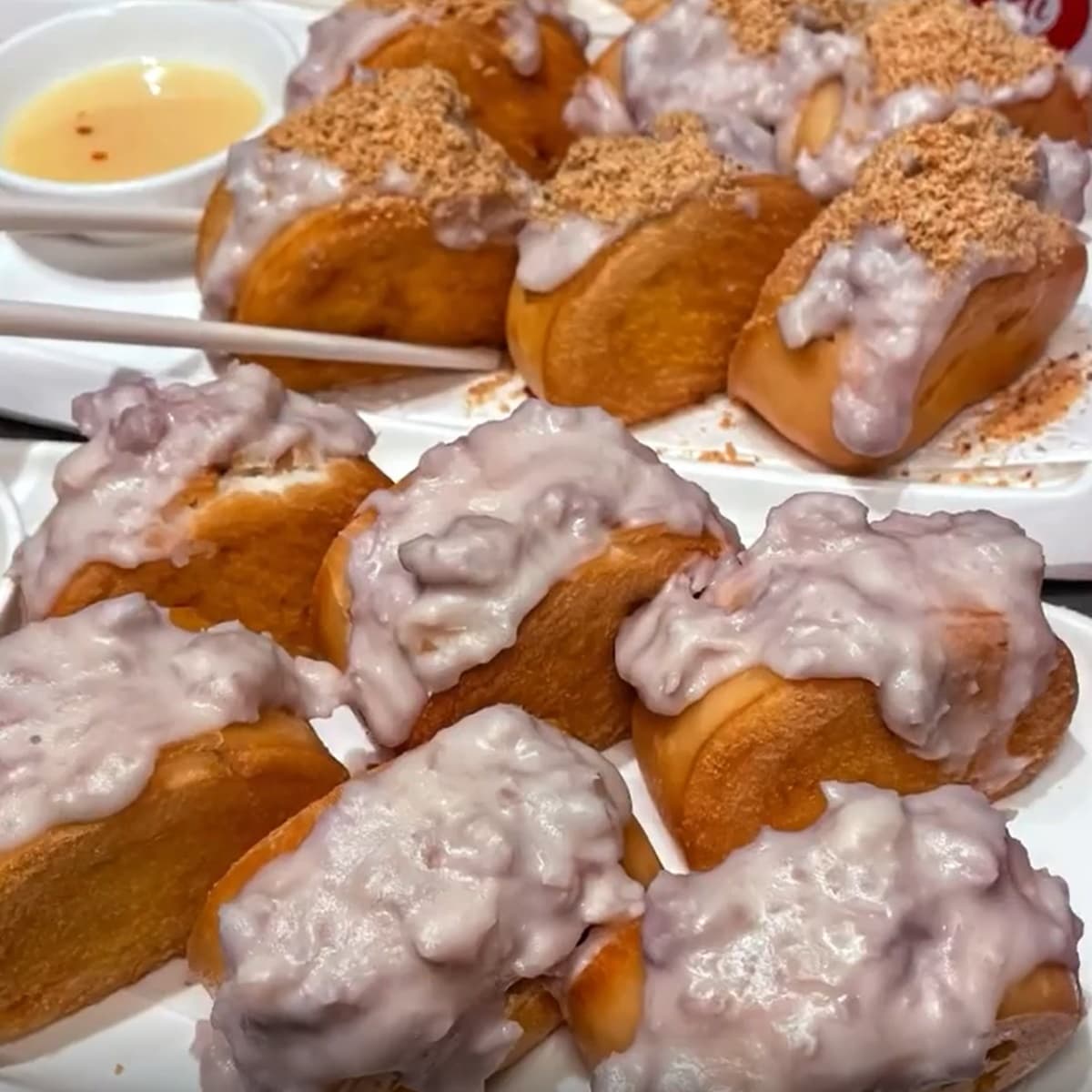 芋頭控快學起來!海底撈隱藏版「芋泥煉乳銀絲卷」,網曝1升級吃法 芋頭控快學起來!海底撈隱藏版「芋泥煉乳銀絲卷」,網曝1升級吃法