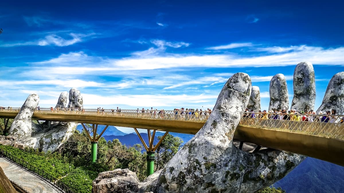 人生必去世界級美景!超狂巨手托橋+150米天空步道,東方夏威夷先存好