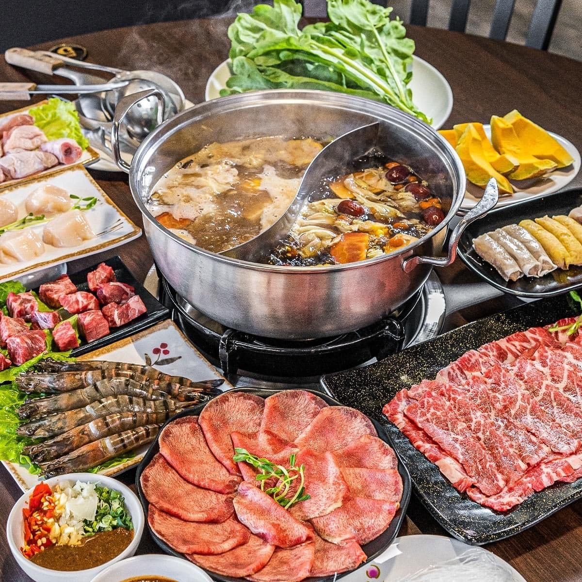 【新開店】爽吃1元雞腿!一次吃到黑蒜、汕頭鴛鴦火鍋,還有米其林肉片可加 【新開店】爽吃1元雞腿!一次吃到黑蒜、汕頭鴛鴦火鍋,還有米其林肉片可加