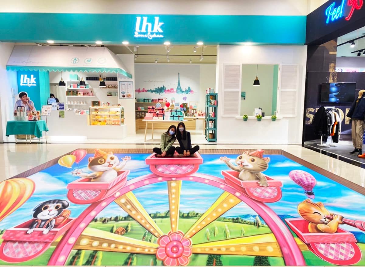 貓奴必拍8家百貨「貓咪展」!3D摩天輪、貓版星巴克,50元遊戲帶走千元玩偶 貓奴必拍8家百貨「貓咪展」!3D摩天輪、貓版星巴克,50元遊戲帶走千元玩偶