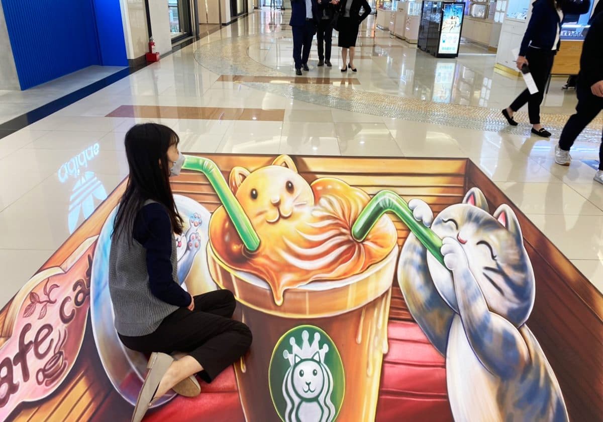 貓奴必拍8家百貨「貓咪展」!3D摩天輪、貓版星巴克,50元遊戲帶走千元玩偶 貓奴必拍8家百貨「貓咪展」!3D摩天輪、貓版星巴克,50元遊戲帶走千元玩偶