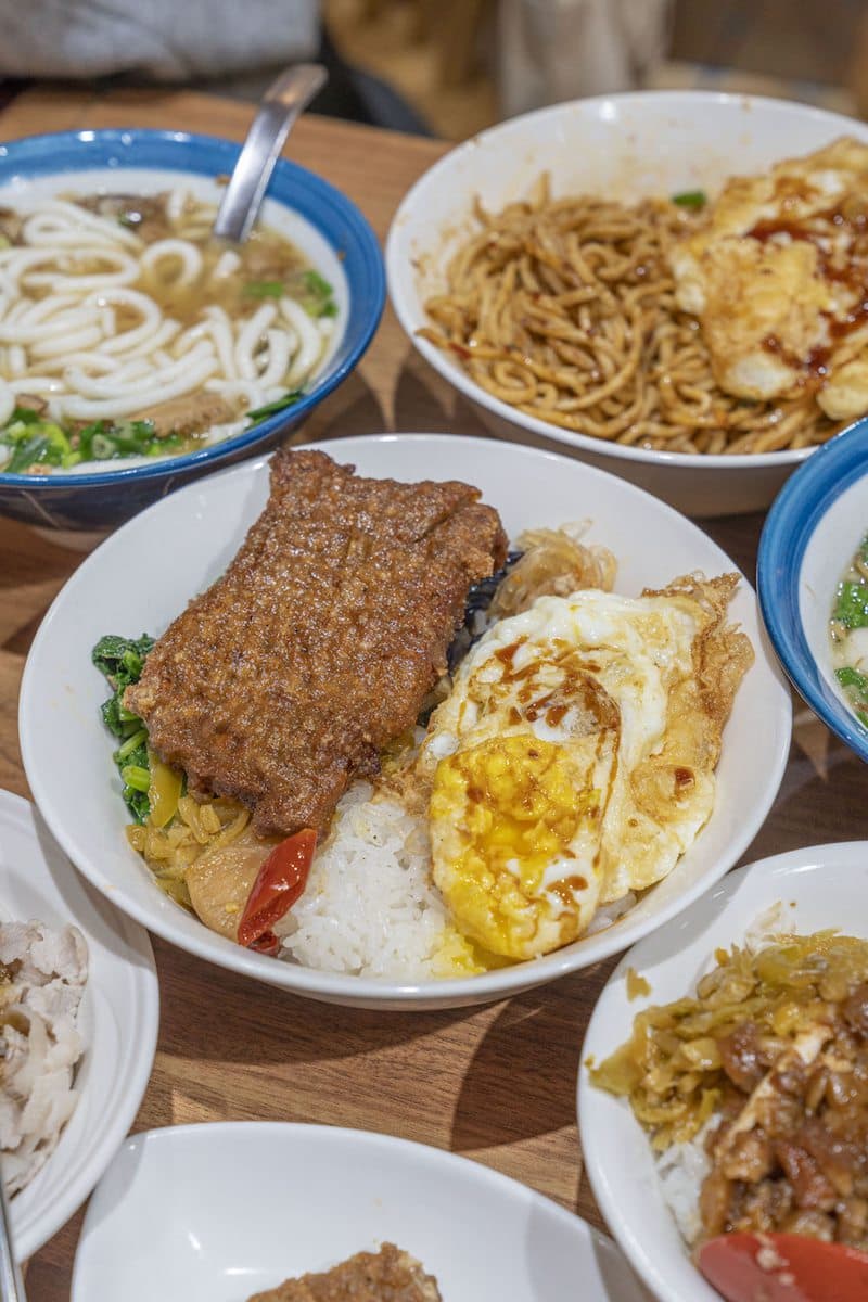 沒吃不算來過宜蘭!外酥裡嫩豬排飯+半熟炸蛋太邪惡,鹹香雞魯飯愈吃愈唰嘴 沒吃不算來過宜蘭!外酥裡嫩豬排飯+半熟炸蛋太邪惡,鹹香雞魯飯愈吃愈唰嘴
