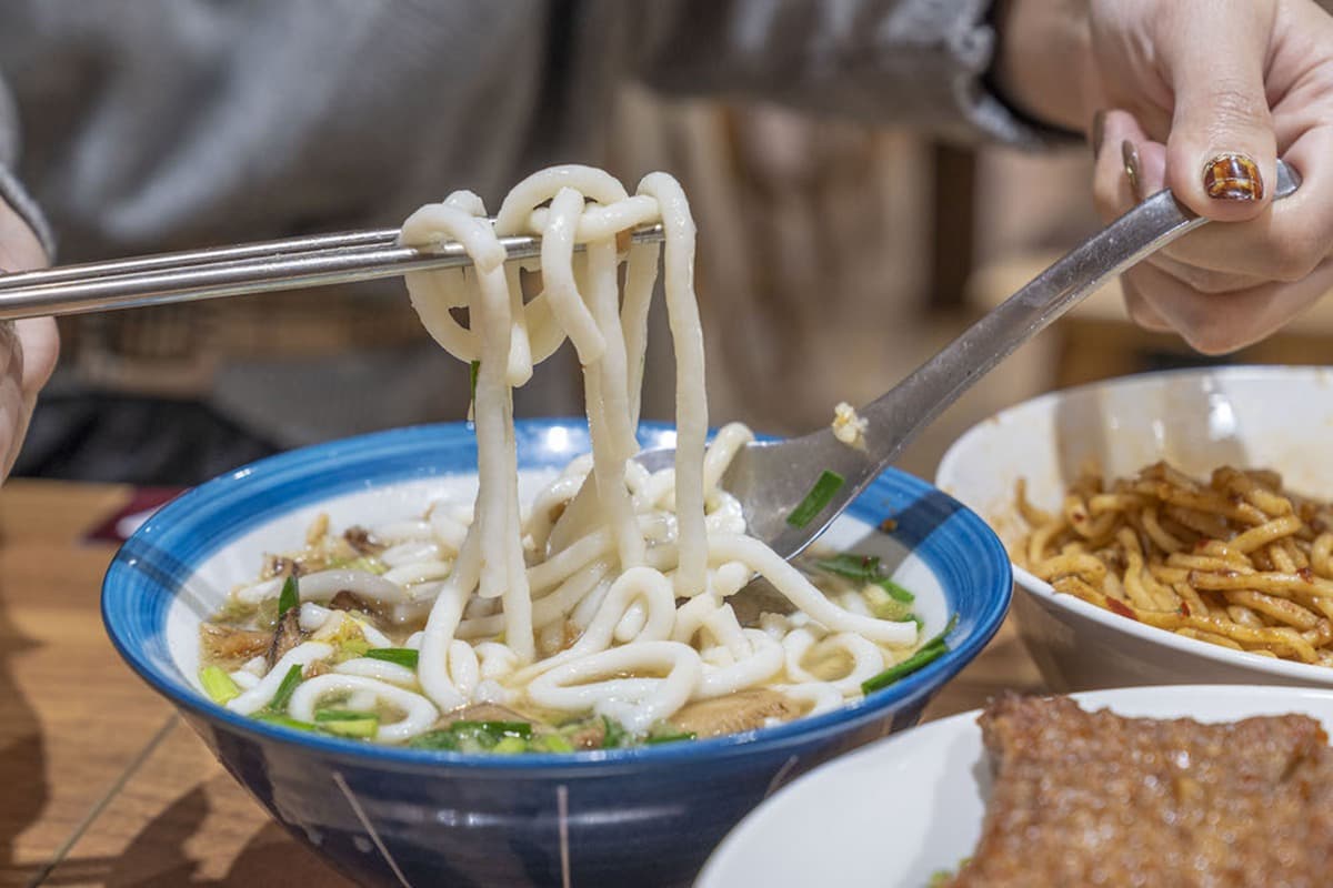 沒吃不算來過宜蘭!外酥裡嫩豬排飯+半熟炸蛋太邪惡,鹹香雞魯飯愈吃愈唰嘴 沒吃不算來過宜蘭!外酥裡嫩豬排飯+半熟炸蛋太邪惡,鹹香雞魯飯愈吃愈唰嘴
