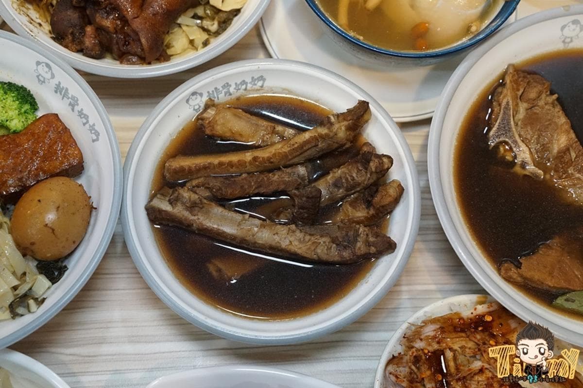 日賣300碗!人氣「藥燉排骨」熬煮8小時超順口,限量人蔘雞湯爽嗑大雞腿 日賣300碗!人氣「藥燉排骨」熬煮8小時超順口,限量人蔘雞湯爽嗑大雞腿