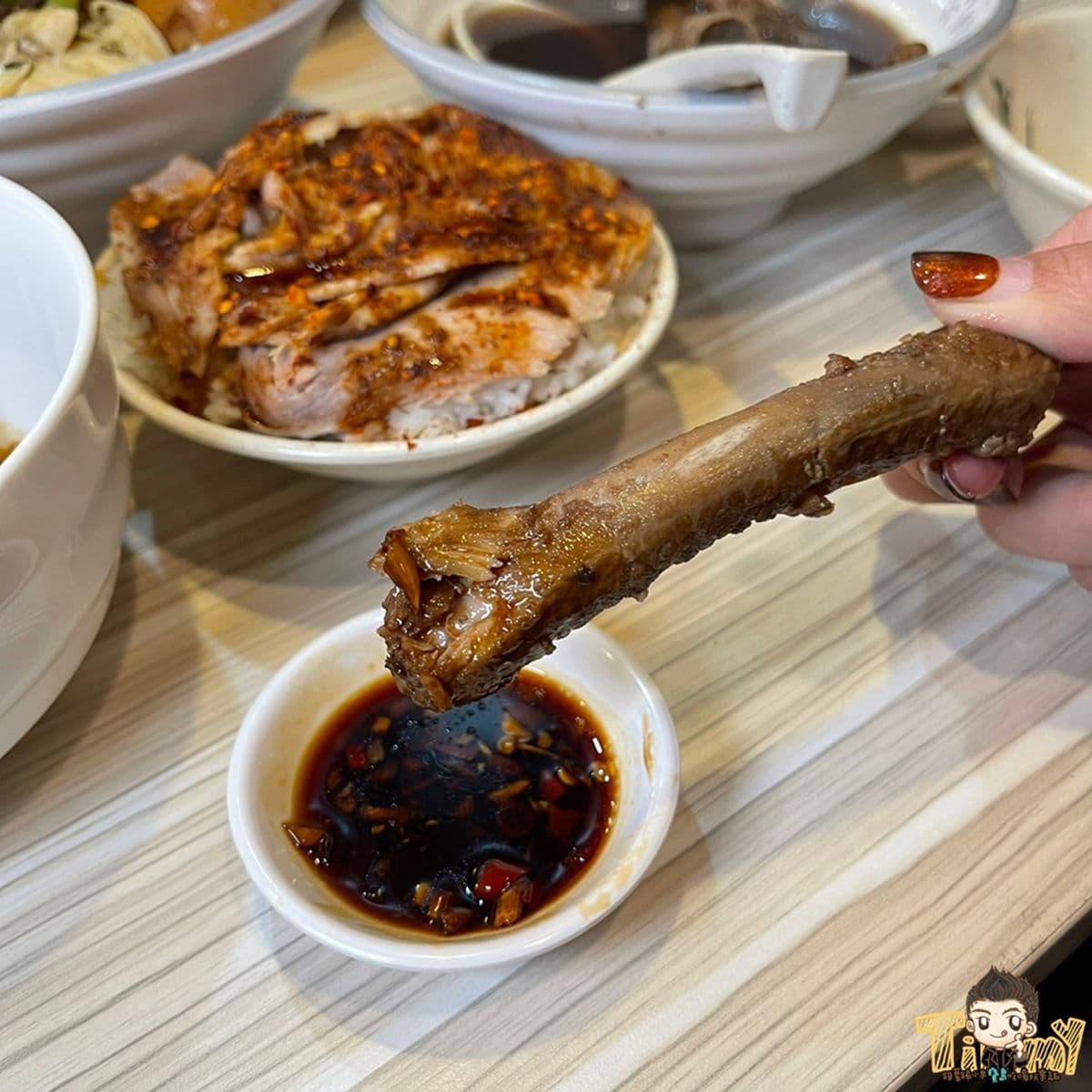 日賣300碗!人氣「藥燉排骨」熬煮8小時超順口,限量人蔘雞湯爽嗑大雞腿 日賣300碗!人氣「藥燉排骨」熬煮8小時超順口,限量人蔘雞湯爽嗑大雞腿