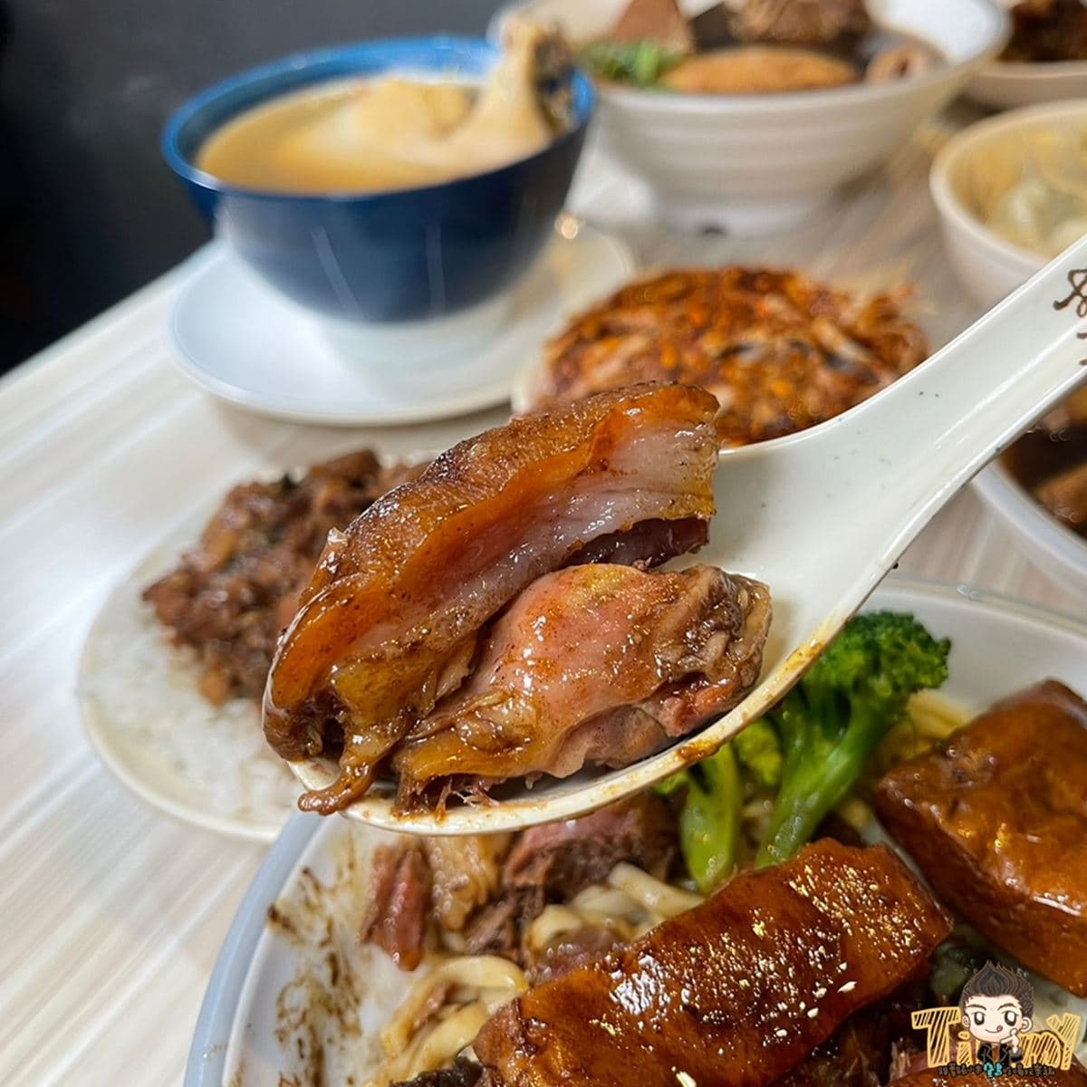 日賣300碗!人氣「藥燉排骨」熬煮8小時超順口,限量人蔘雞湯爽嗑大雞腿 日賣300碗!人氣「藥燉排骨」熬煮8小時超順口,限量人蔘雞湯爽嗑大雞腿