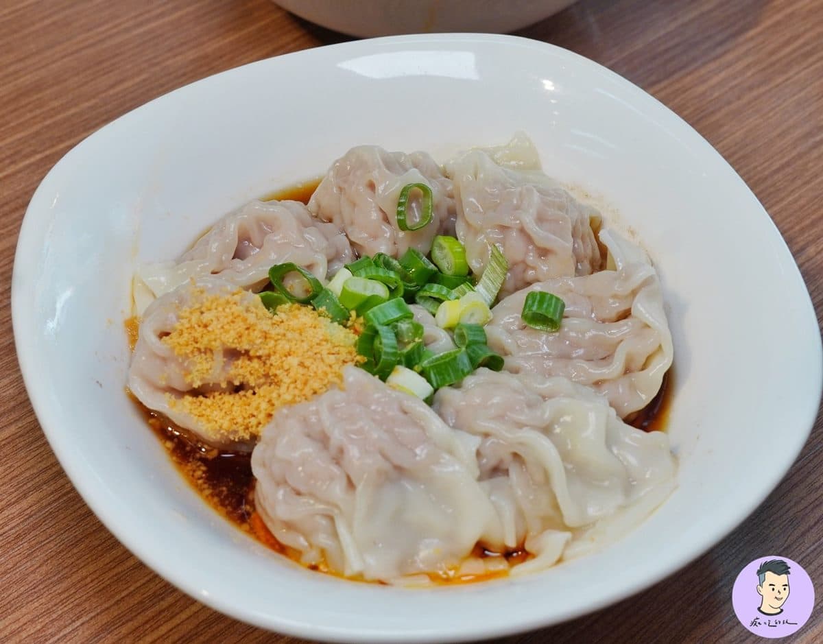 網推「台南最大顆餛飩店」!「佛心雲吞」霸氣塞2隻蝦,搭滿滿炒手麵超唰嘴 網推「台南最大顆餛飩店」!「佛心雲吞」霸氣塞2隻蝦,搭滿滿炒手麵超唰嘴