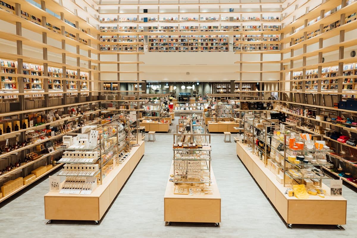 【新開店】台版星空圖書館!2層樓書牆、三麗鷗書區必拍,還有1元台南美食 【新開店】台版星空圖書館!2層樓書牆、三麗鷗書區必拍,還有1元台南美食