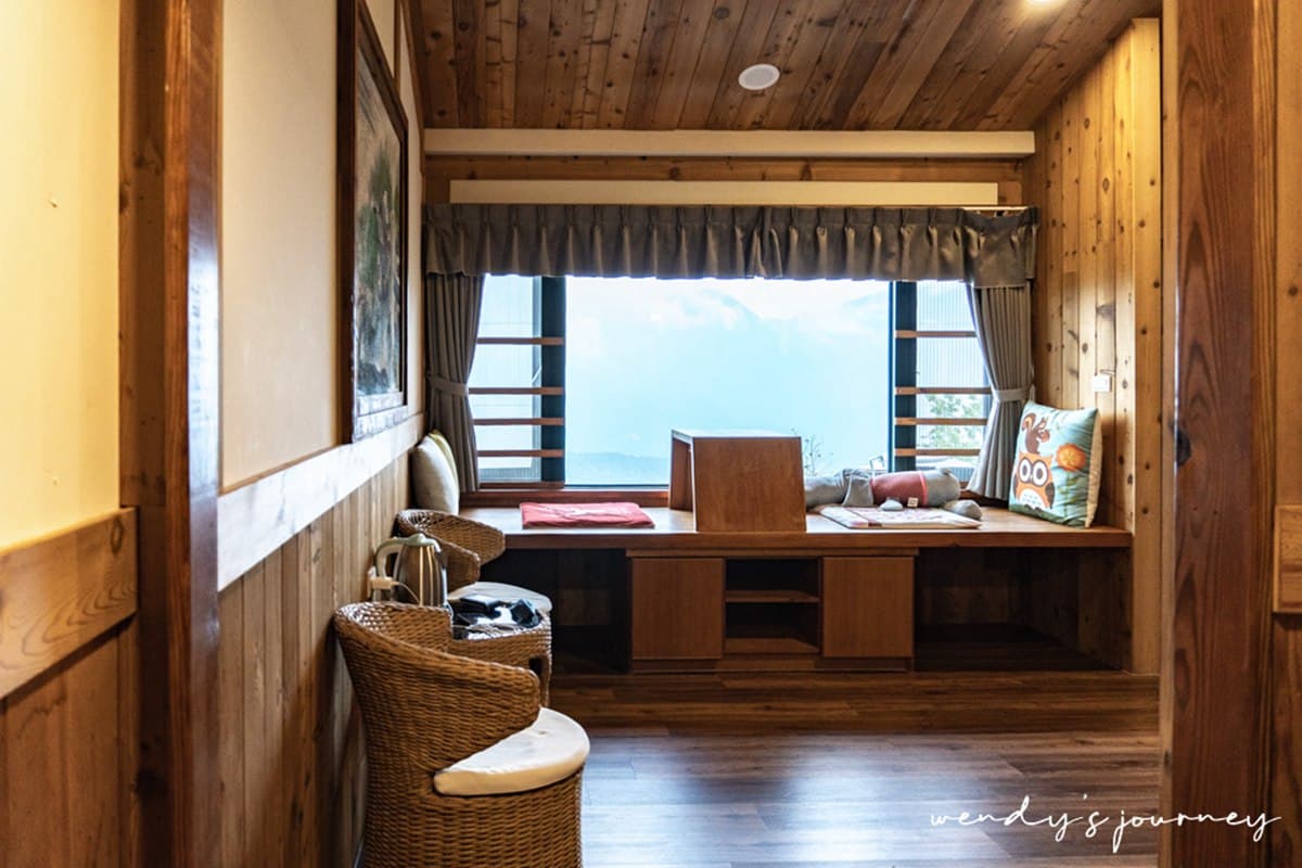 房內打卡無敵山景!「清境小木屋」先搶超大觀景窗雙人房,樓中樓躺床上觀星 房內打卡無敵山景!「清境小木屋」先搶超大觀景窗雙人房,樓中樓躺床上觀星