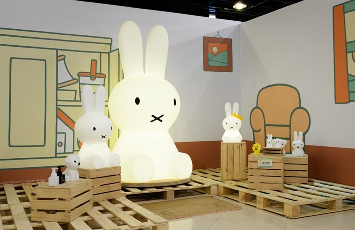 全新百坪「米飛兔」花季展!8展區可拍熱氣球、娃娃牆,還有兔兔生吐司可吃 全新百坪「米飛兔」花季展!8展區可拍熱氣球、娃娃牆,還有兔兔生吐司可吃