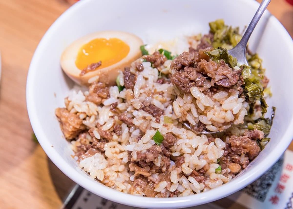 牛肉控必收!老饕最愛「半筋半肉麵」嗑厚切牛筋,特製牛筋醬拌飯一吃上癮 牛肉控必收!老饕最愛「半筋半肉麵」嗑厚切牛筋,特製牛筋醬拌飯一吃上癮