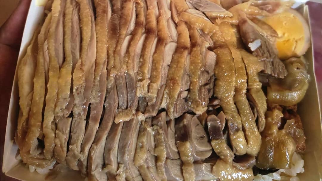九天玄女降肉了!爆量百元「鴨腿飯」滿到溢出來,引萬人朝聖跪求店址