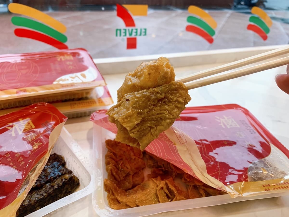 7-11開賣「春水堂滷味」!麻辣豆皮、米血搭滷汁超入味,再嗑超夯雪蟹蟹膏飯糰 7-11開賣「春水堂滷味」!麻辣豆皮、米血搭滷汁超入味,再嗑超夯雪蟹蟹膏飯糰