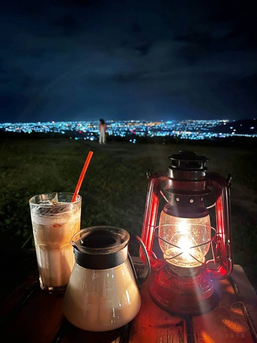 網評4.5高分!隱藏版「景觀咖啡廳」60元起坐擁百萬夜景,天氣好賞飛機起降 網評4.5高分!隱藏版「景觀咖啡廳」60元起坐擁百萬夜景,天氣好賞飛機起降