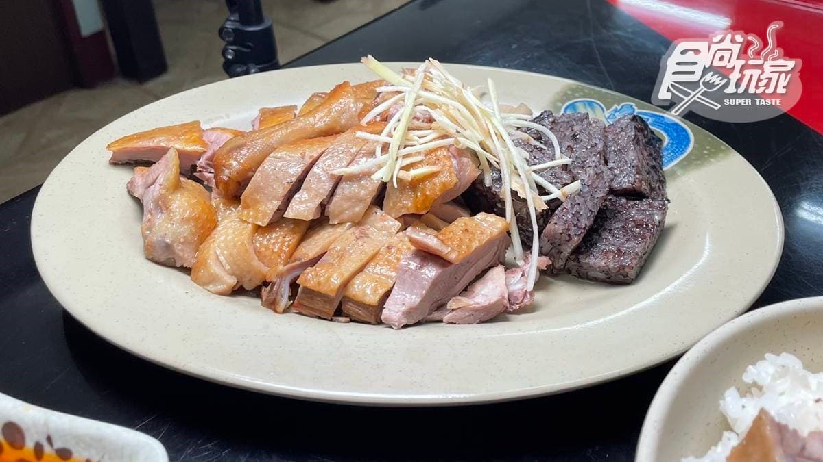 屏東小吃推薦!12家在地特色與隱藏美食,潮州牛肉麵、東港肉圓必吃清單 鴨肉不柴,還帶有煙燻的香味。