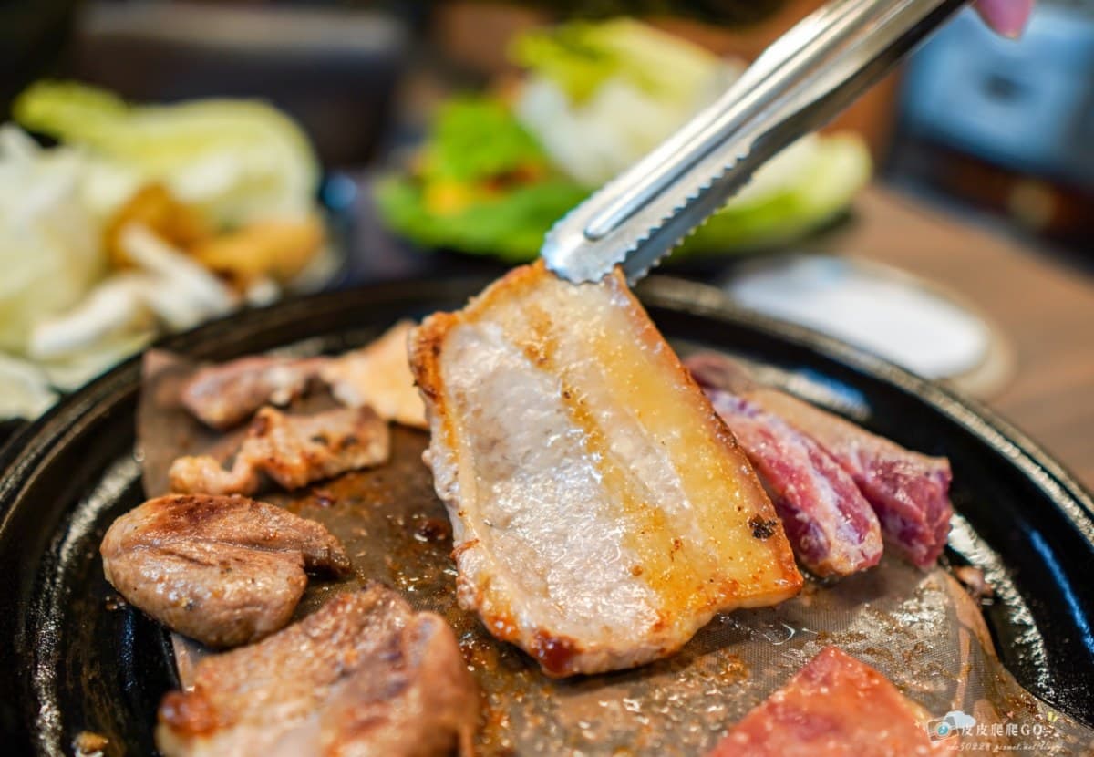 揪團吃到飽330元起!新北燒肉+火鍋兩吃免服務費,自助吧80種品項無限供應 揪團吃到飽330元起!新北燒肉+火鍋兩吃免服務費,自助吧80種品項無限供應