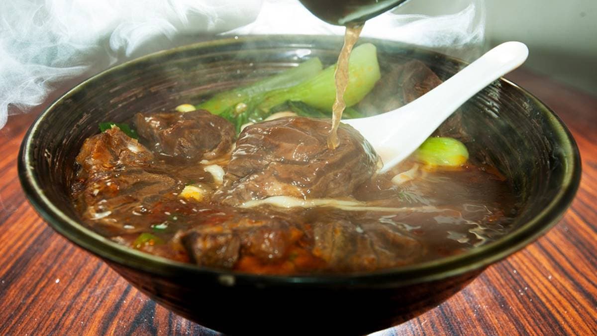 昍牛奔牛肉麵