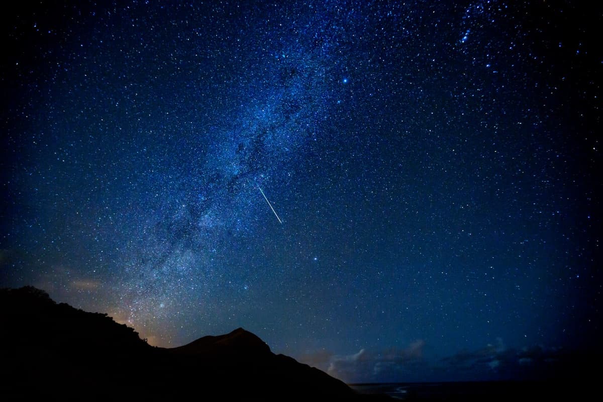 天文迷好忙!每小時數千顆「武仙座流星雨」爆發,行星、罕見月掩金星一次看 天文迷好忙!每小時數千顆「武仙座流星雨」爆發,行星、罕見月掩金星一次看