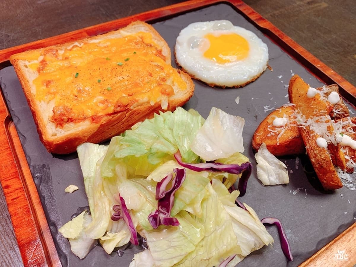 搶拍「巨型銀色溜滑梯」!網評4.2分旅店住到不想走,雙人房躺獨創客家花布床 搶拍「巨型銀色溜滑梯」!網評4.2分旅店住到不想走,雙人房躺獨創客家花布床
