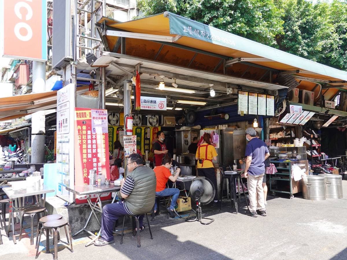 南機場夜市門神!4.2星「筒仔米糕」網推不輸米其林,芋頭排骨酥湯入口即化 南機場夜市門神!4.2星「筒仔米糕」網推不輸米其林,芋頭排骨酥湯入口即化