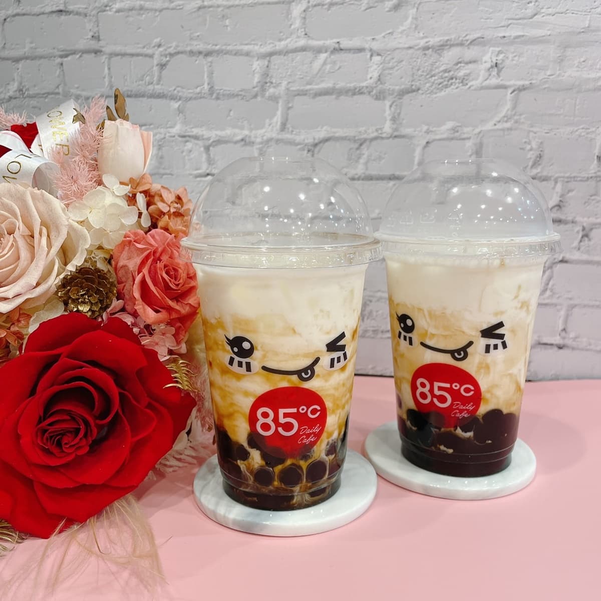 巧克力控要喝!85度C新推「伯爵可可飲+蛋糕」,指定日黑糖珍奶第2杯半價 巧克力控要喝!85度C新推「伯爵可可飲+蛋糕」,指定日黑糖珍奶第2杯半價