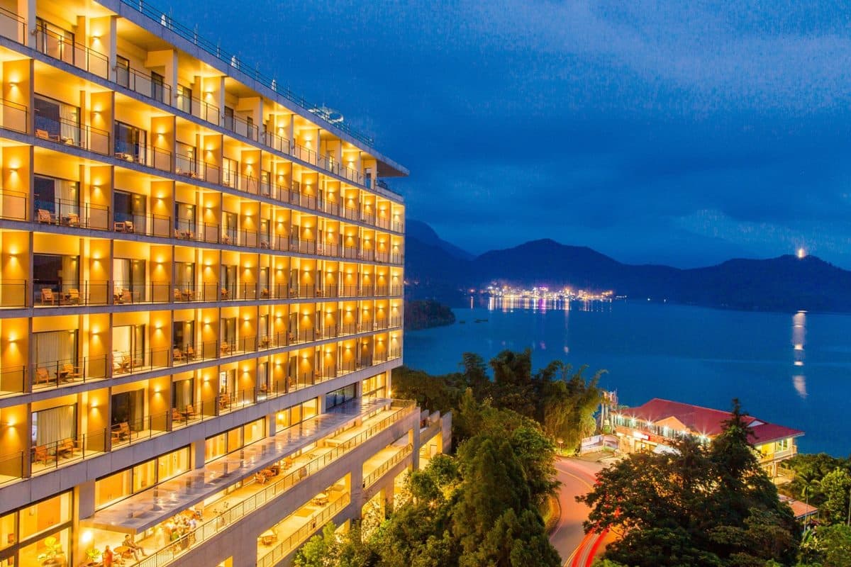 全台16家旅宿買1晚送1晚!每人每晚最低925元,台版迪士尼、卡通頻道房都有 全台16家旅宿買1晚送1晚!每人每晚最低925元,台版迪士尼、卡通頻道房都有