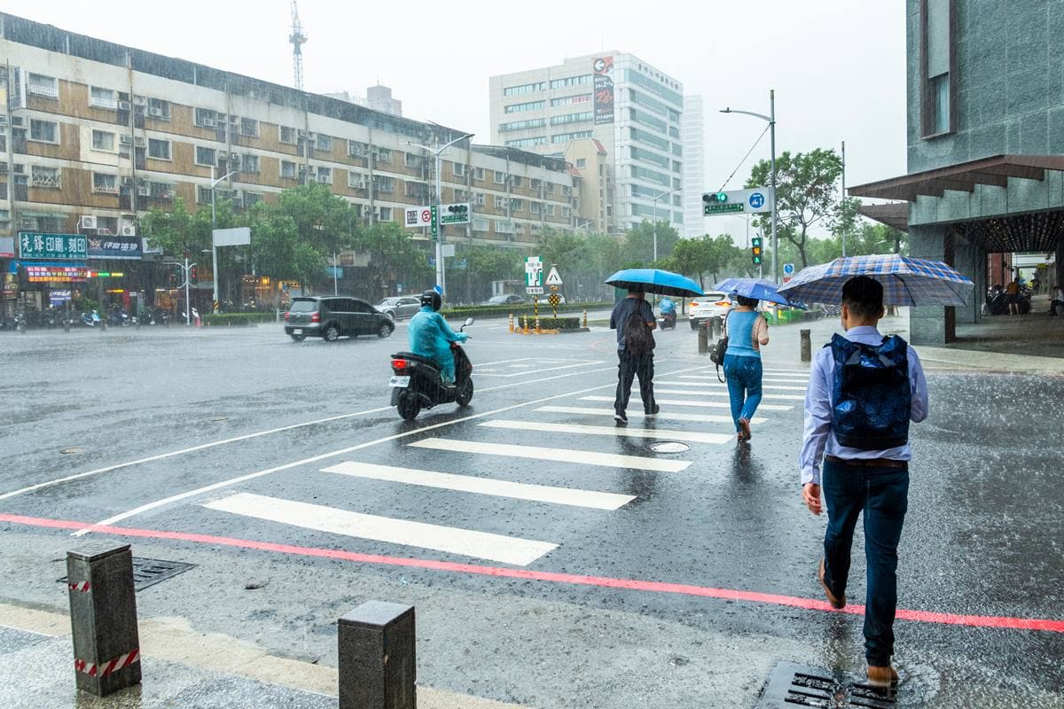 終於出太陽!1張圖看懂「1週天氣」,僅2天好天氣要把握 雨傘準備好!梅雨鋒面來襲「這4天雨彈狂炸」,週末雨勢趨緩