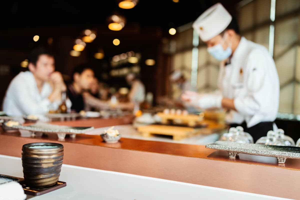 為什麼日本餐廳都上冰水?原因其實超感人,壽司店只供熱茶是為了「這目的」 為什麼日本餐廳都上冰水?原因其實超感人,壽司店只供熱茶是為了「這目的」
