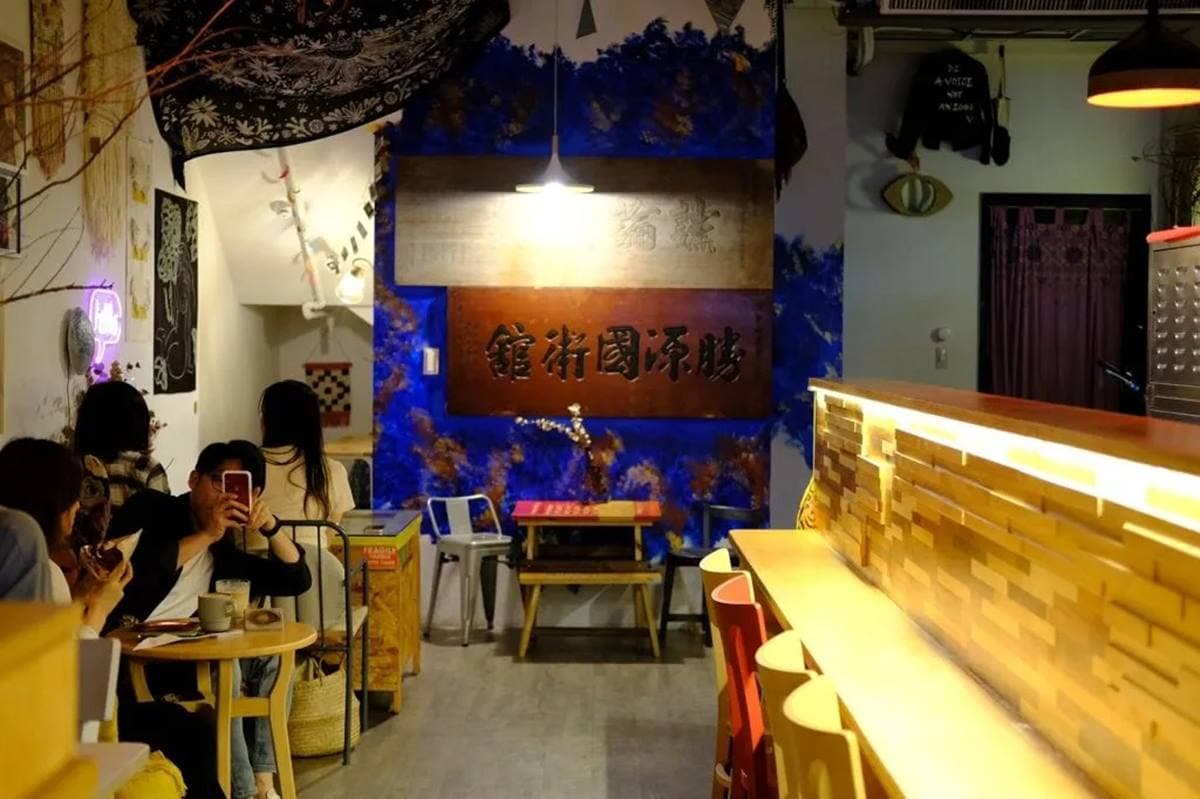 吃1捲少1捲!新竹城隍廟傳說級「肉桂捲」熄燈倒數,淋滿巧克力醬愈咬愈香 吃1捲少1捲!新竹城隍廟傳說級「肉桂捲」熄燈倒數,淋滿巧克力醬愈咬愈香