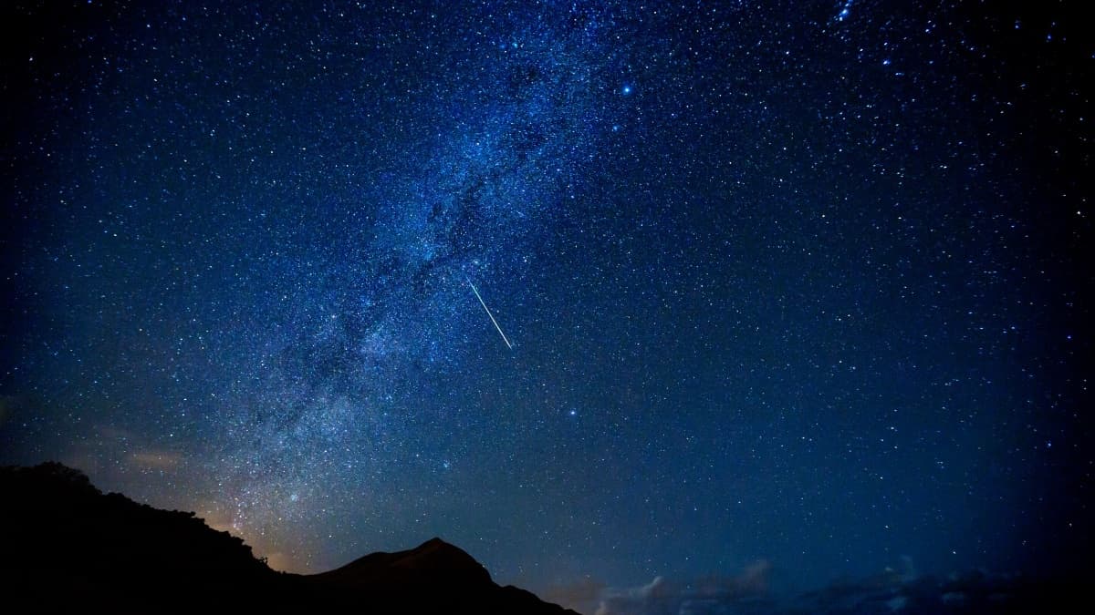 天文迷預備備!每小時數千顆「武仙座流星雨」大爆發,6月再賞「五星同現」