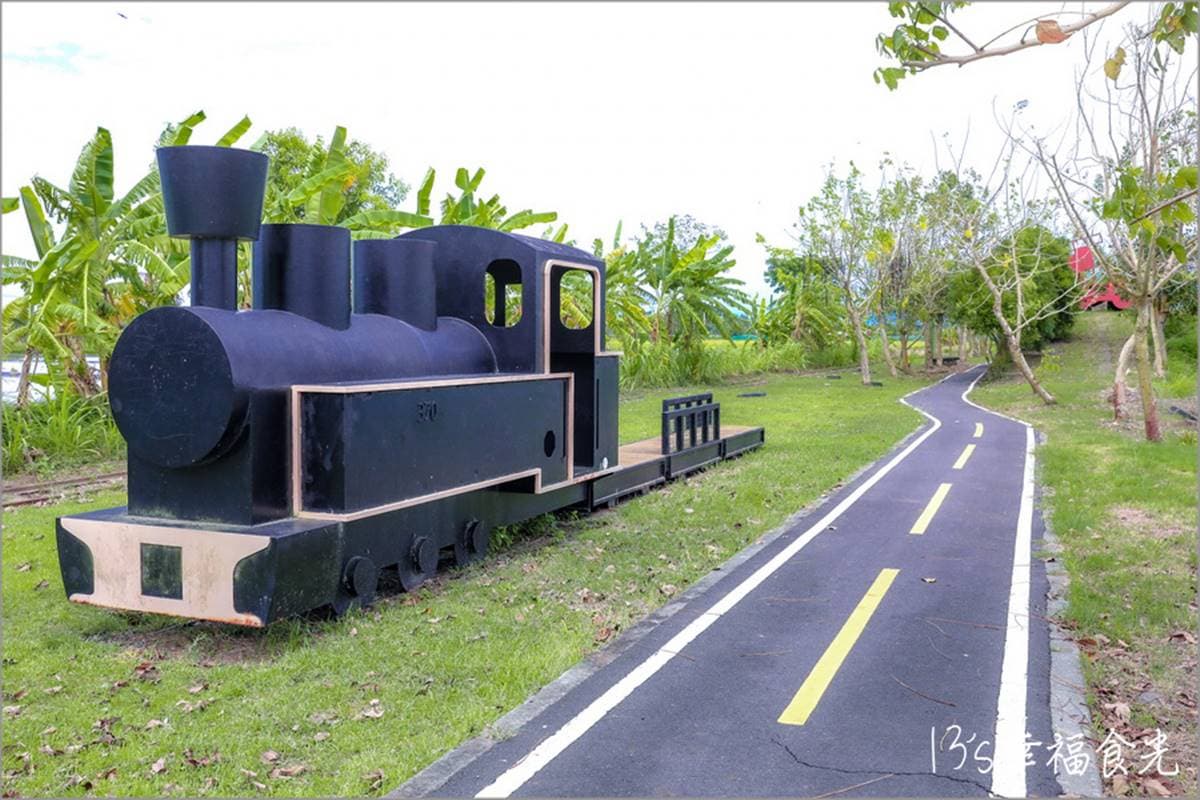 阿勃勒開花了!祕境自行車道化身「夢幻黃金隧道」,邊騎車邊飄黃金雨太浪漫 阿勃勒開花了!祕境自行車道化身「夢幻黃金隧道」,邊騎車邊飄黃金雨太浪漫