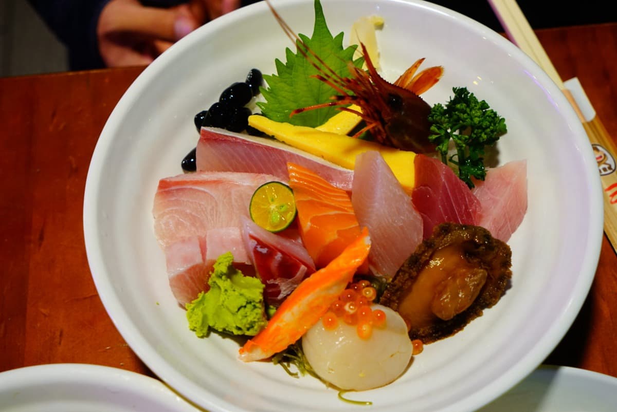 「有青」才敢大聲!台北最強6家海鮮丼:3種部位日本黑鮪、2公分厚生魚片 「有青」才敢大聲!台北最強6家海鮮丼:3種部位日本黑鮪、2公分厚生魚片